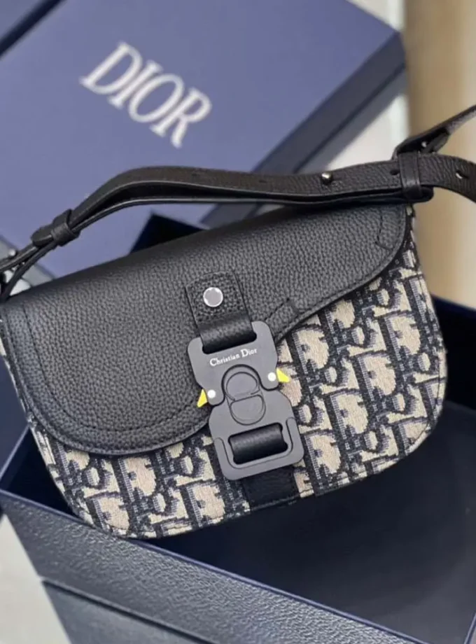 Christian Dior Saddle Vertical Pouch 850